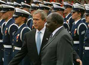 2003年10月のアメリカ訪問時の米国とケニア大統領